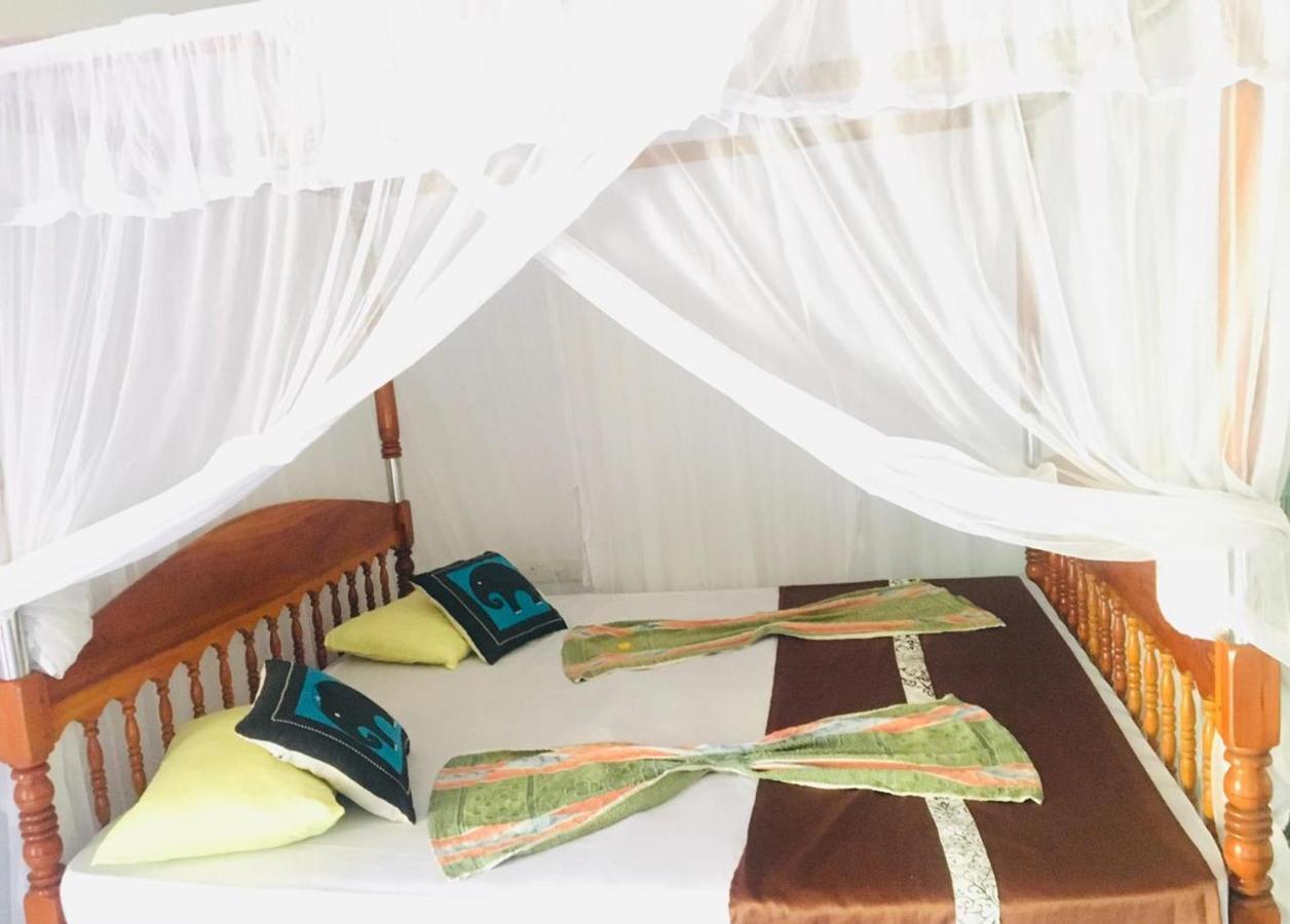 Sunrise Guest House & Restaurant Tangalle Exterior photo