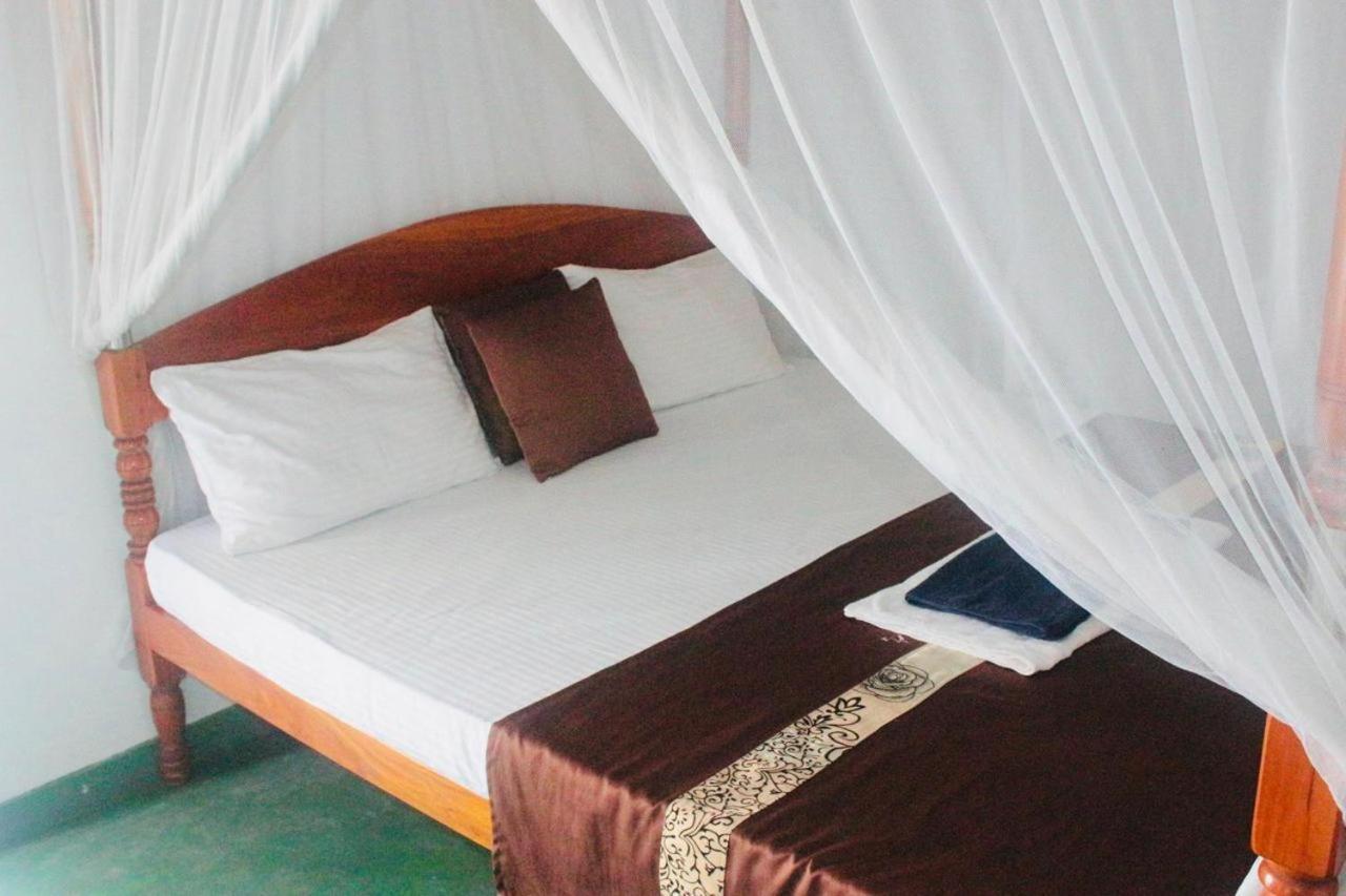 Sunrise Guest House & Restaurant Tangalle Exterior photo