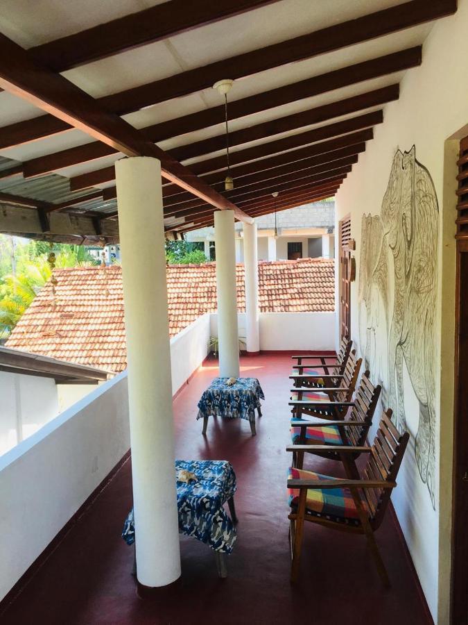 Sunrise Guest House & Restaurant Tangalle Exterior photo