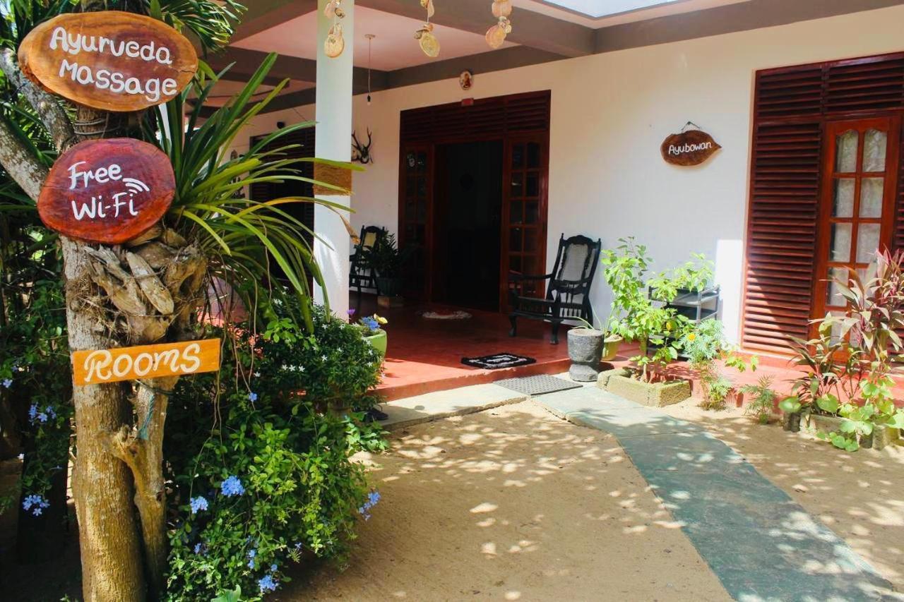 Sunrise Guest House & Restaurant Tangalle Exterior photo