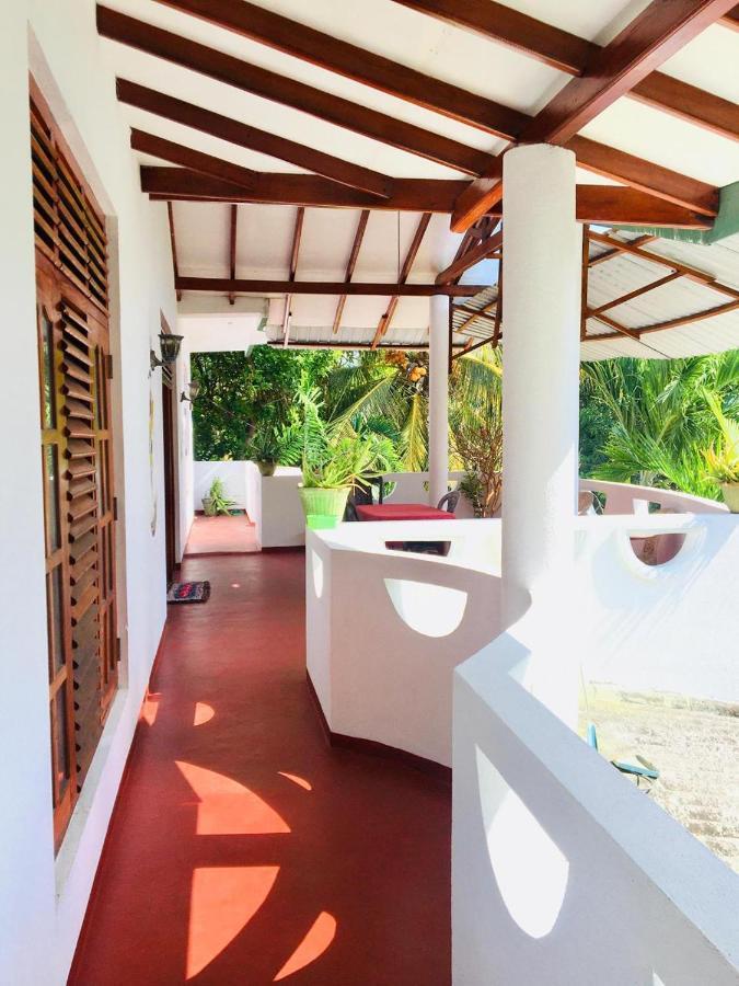 Sunrise Guest House & Restaurant Tangalle Exterior photo