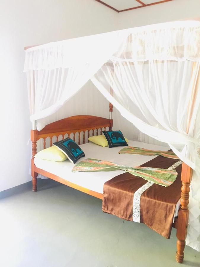 Sunrise Guest House & Restaurant Tangalle Exterior photo