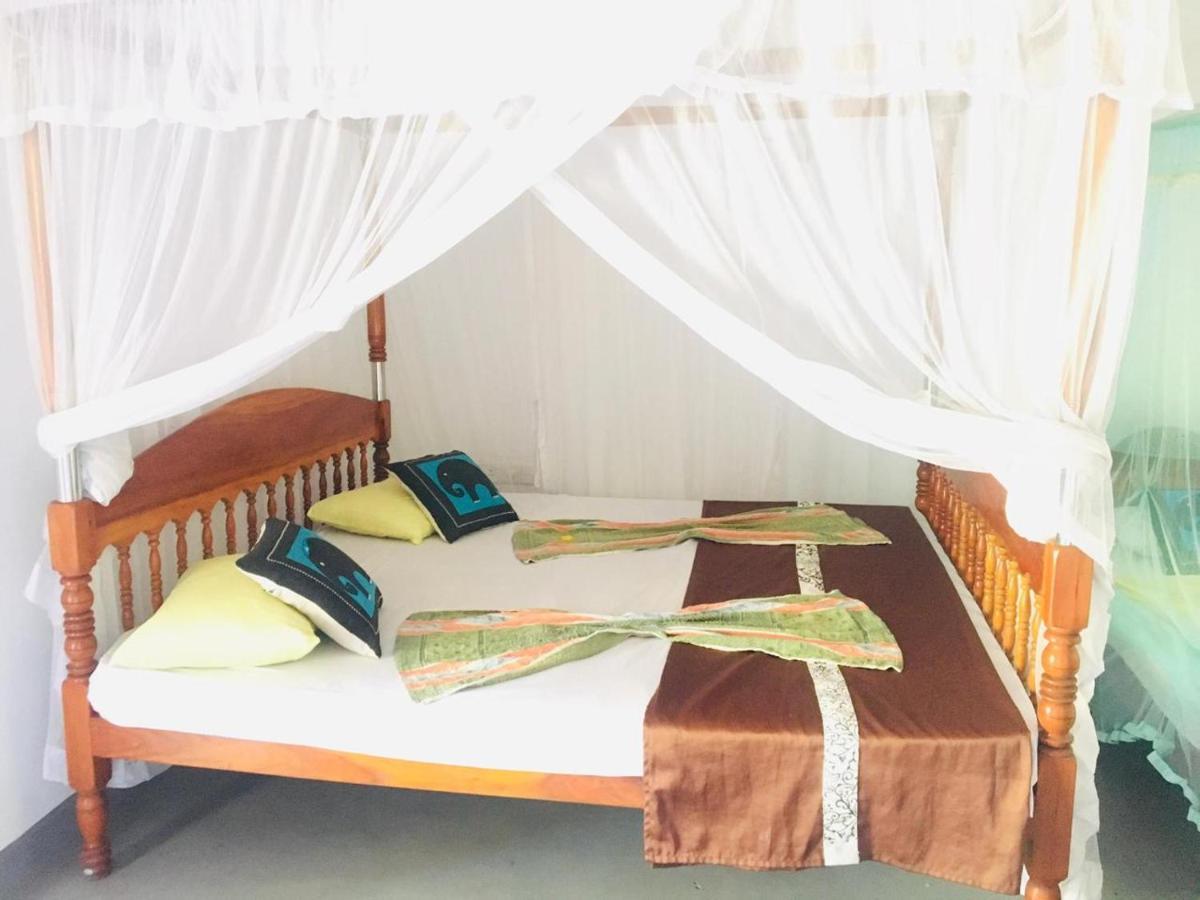 Sunrise Guest House & Restaurant Tangalle Exterior photo