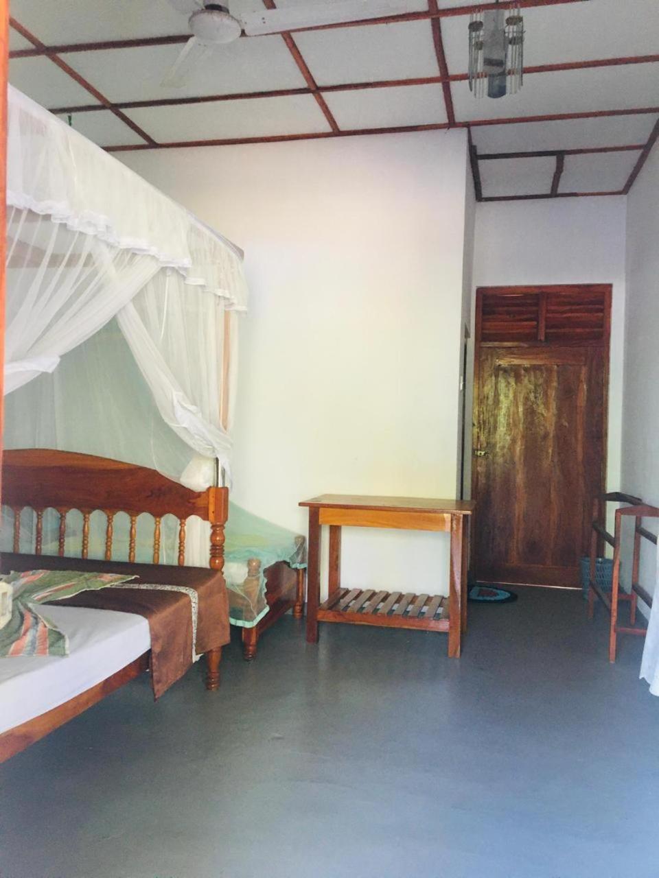 Sunrise Guest House & Restaurant Tangalle Exterior photo