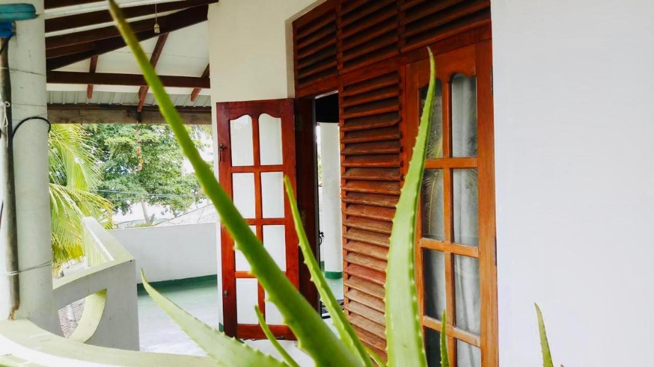 Sunrise Guest House & Restaurant Tangalle Exterior photo