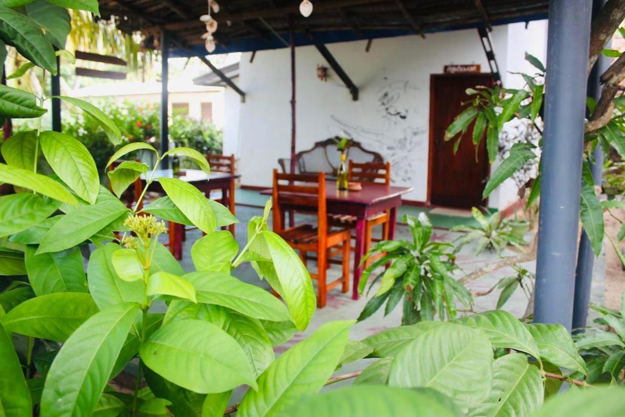 Sunrise Guest House & Restaurant Tangalle Exterior photo