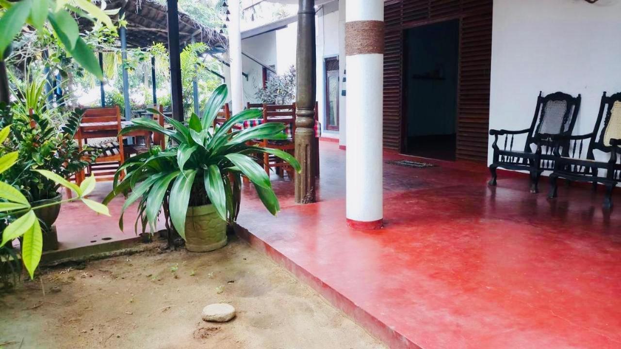 Sunrise Guest House & Restaurant Tangalle Exterior photo